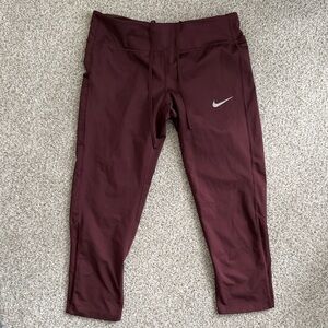 Nike women’s  medium Burgundy Athletic cropped Leggings